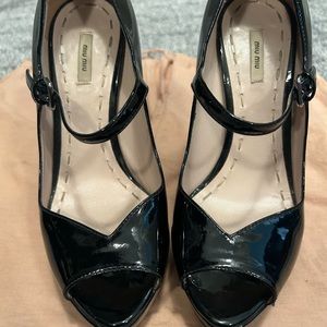 MUI MUI gorgeous black patent leather 4.5in heel Mary janes